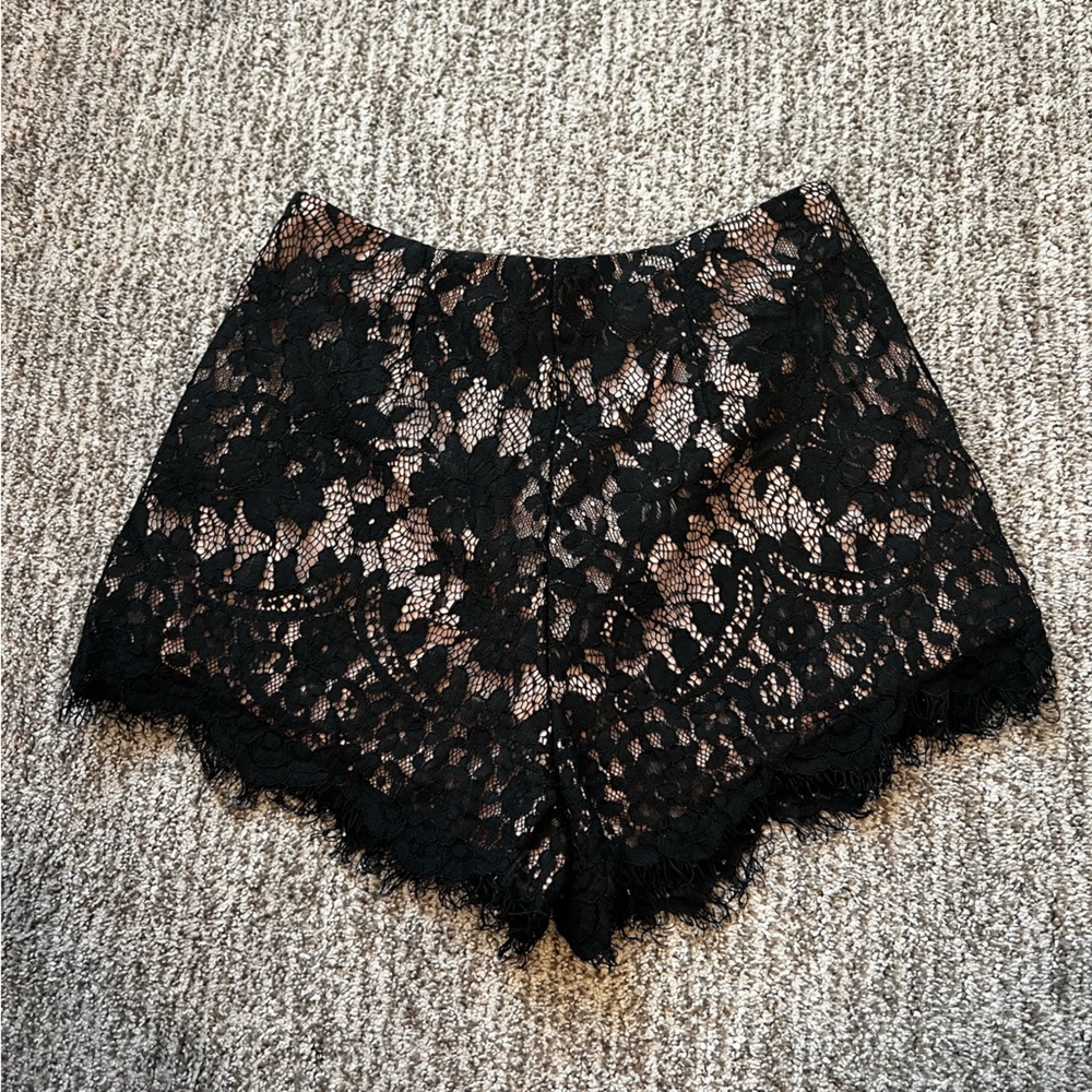 L’atiste Highwaisted Lace Shorts